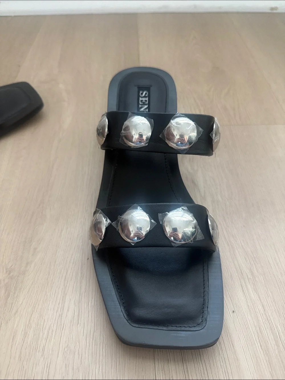 SENSO Black Leather Studded Sandals NWT